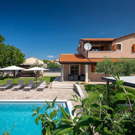 Activity Villa Gita With Pool And Grill In Tinjan Exterior foto